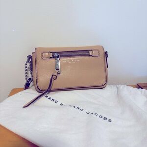 Marc Jacobs crossbody bag in colour nude pink
